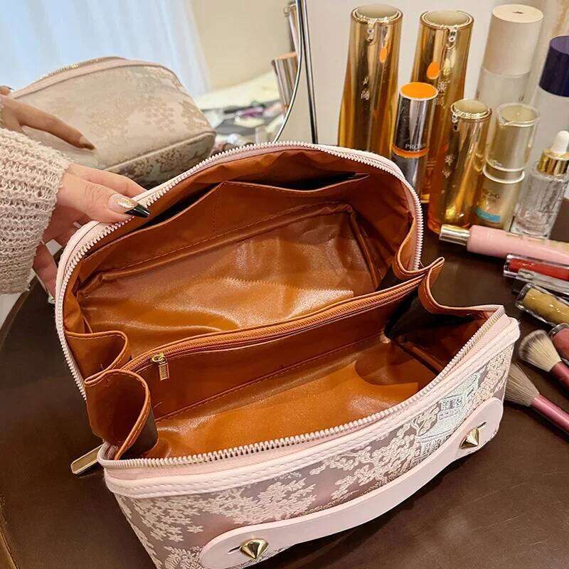 Chinese Style Portable CosmeticBag Women'S Outdoor Travel Skincare Gifts Butterfly Embroidery Makeup Bag Storage Organizer Y260206