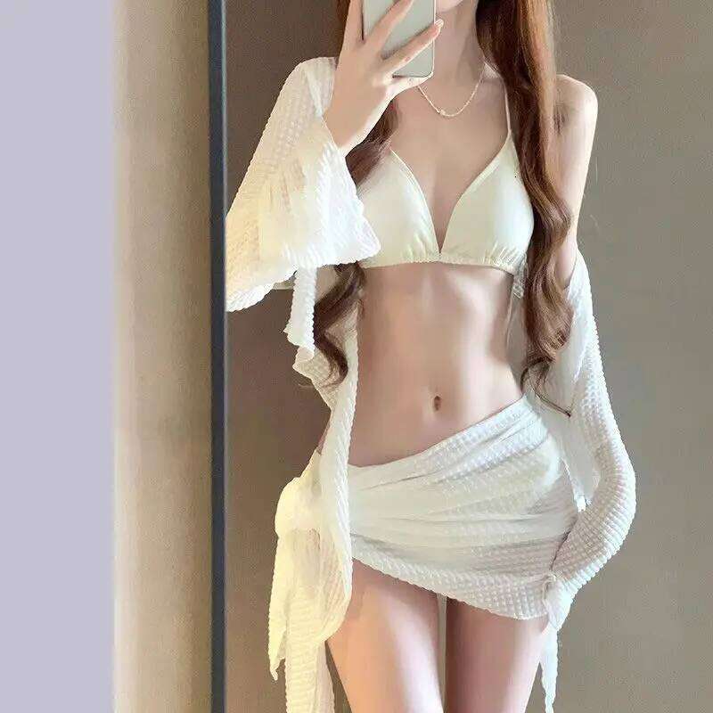 2025 New Swimsuit Women's High-end Split Four-piece Set Bikini Sexy Slim Small Breasts Gathered on the Beach for Vacation Z260206