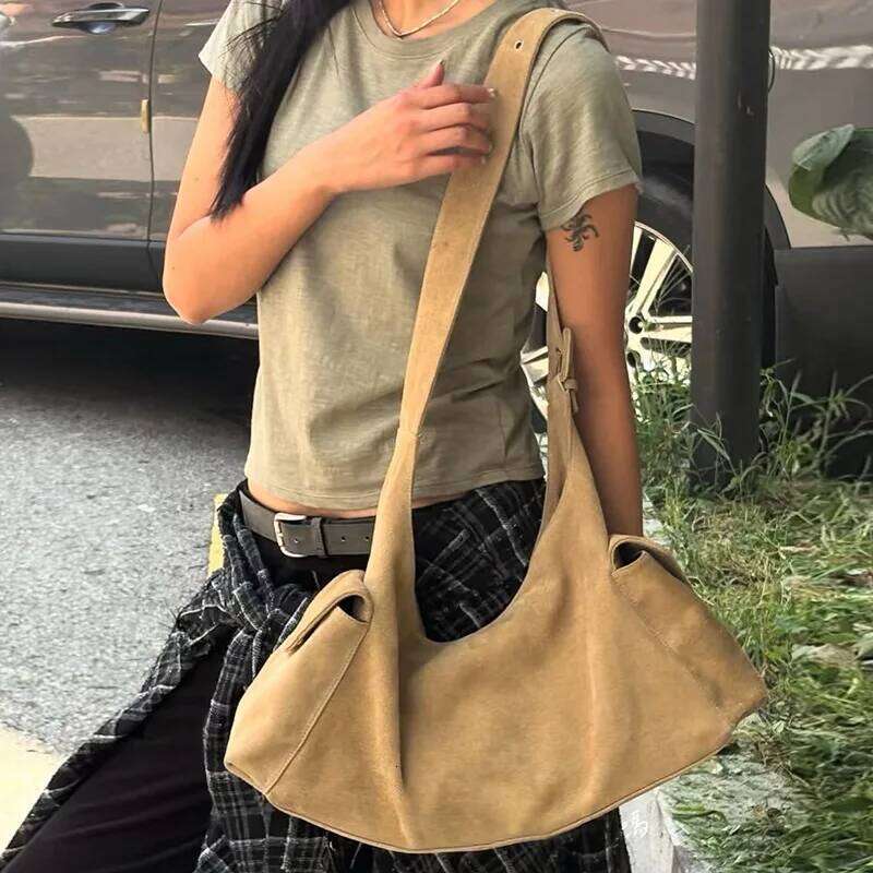 Faux Suede Hollow Rivet Shoulder Vintage Tote Handbag Women Retro Underarm Pouch Autumn Winter Large Capacity Top-Handle Bag Y260205