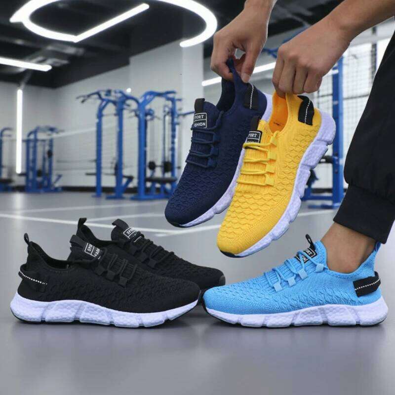 New Men Sneakers Breathable Anti-Slip Soft FoldableTravel Sneakes Sleek Monochrome Mesh Male Running Kicks Zapatillas De Deporte