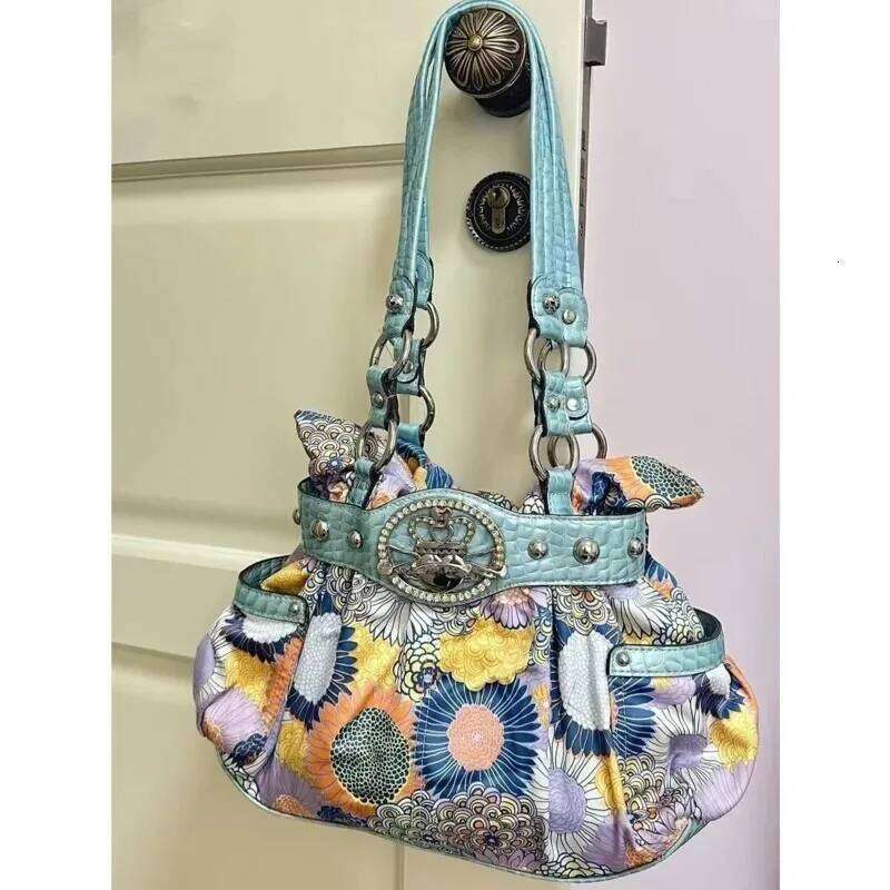 Belt Design Streetwear Green Zipper Y2k Girl Shoulder Pleated Fashion Underarm Bags Rivet Gothic Women's Handbags Y260205