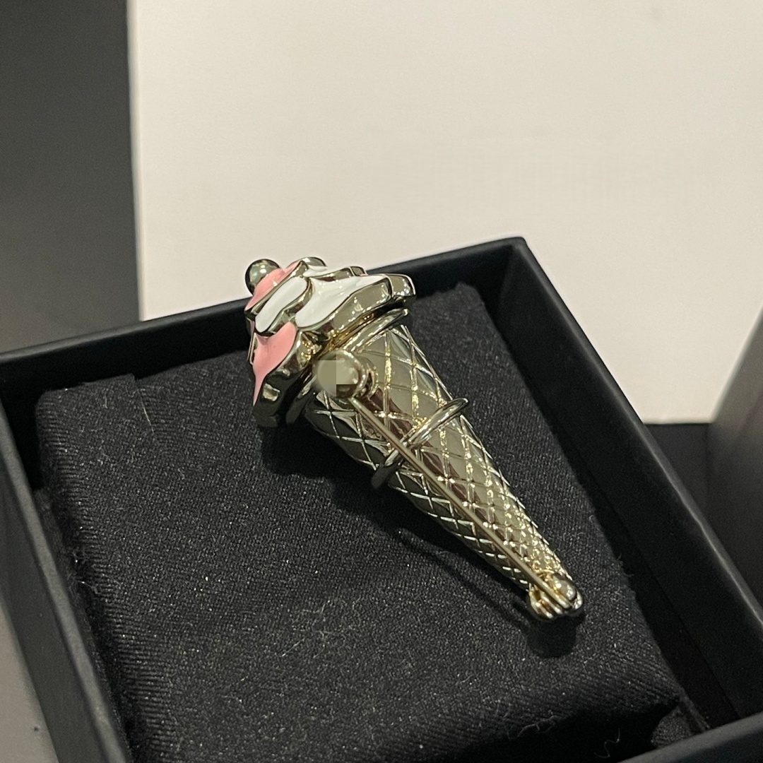 Designer Women Pink Cylinder Ice Cream Diamond Pattern Full Diamond Broch Classic Style High Quality Jewelry Party Gift Suitable for Any Formal Occasion Matching