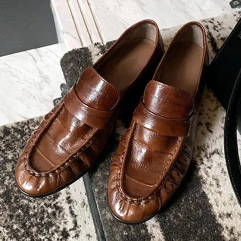 Retro Flats Loafers Women Soft Leather Brown Pleated Comfort Office Shoes Female Shallow British Style Casual Shoes Women 260124