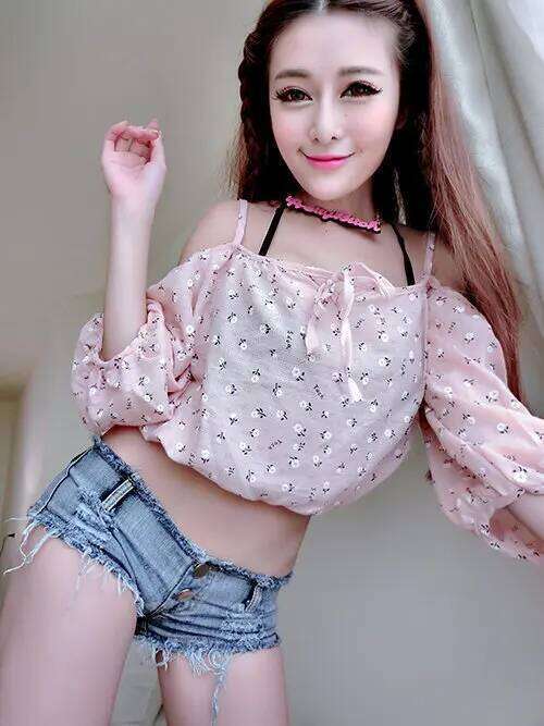 2026 New Women's Sexy Plush Edge Hole Ultra Low Waist Denim Nightclub Super Shorts C260206