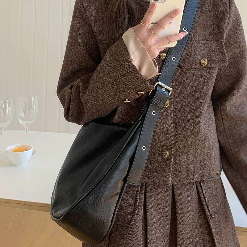 High-grade Large Capacity Handbag for Female 2025 New Autumn Winter Vintage Fashion Shoulder Bags Niche-style Versatile Tote Bag Y260205