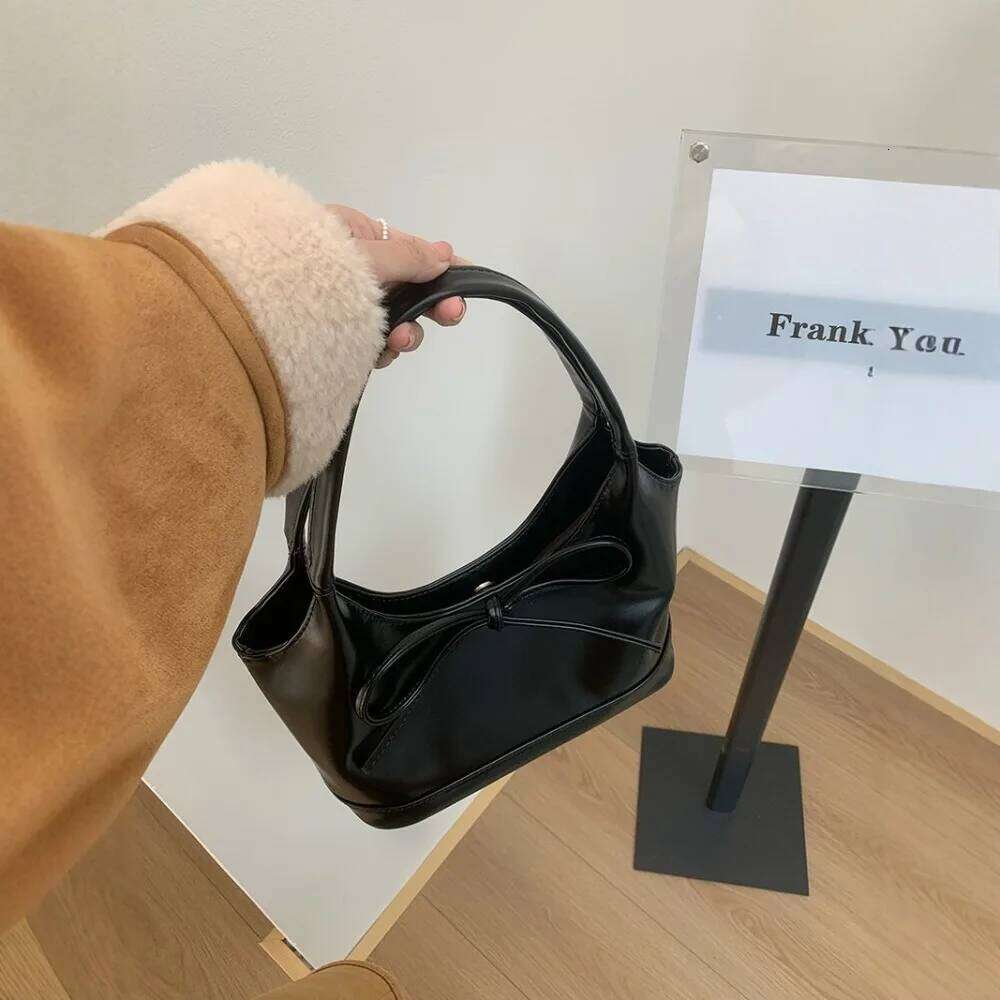 New Year Red Retro Bow Commuter Handbag Women's Autumn Winter Large Capacity Crossbody Underarm Bag Christmas Versatile Y260205