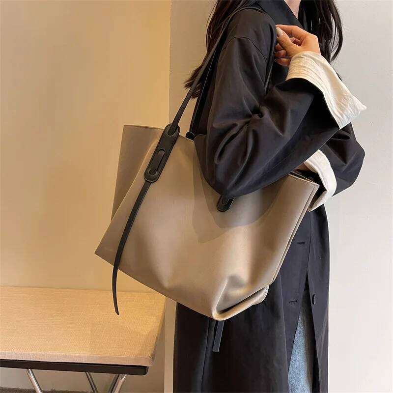 Women Handbags large Capacity Tassels Female Shoulder Bags Soft Oxford Travel big Totes new ladies Hand Bag black Y260205