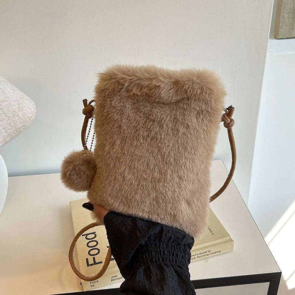 Plush Mobile Women's Fashion Vertical Mini Crossbody Autumn Winter New Style Fluffy Small Bag with Phone Pocket XJ260129
