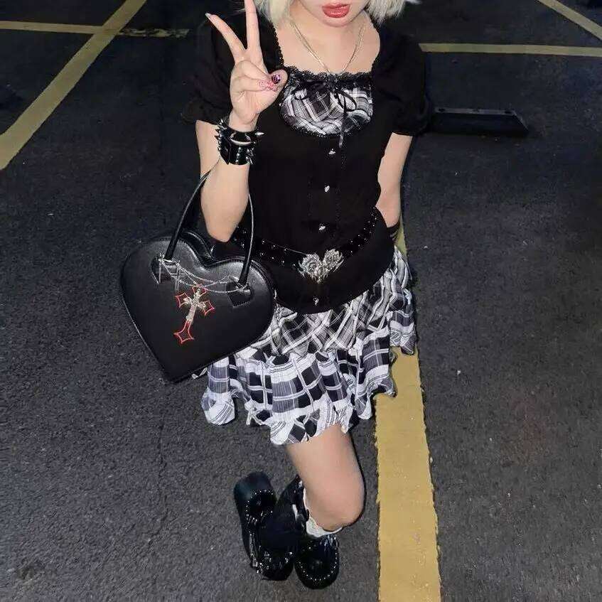 Gothic Style Women's Love Heart Purse Handbags Y2k Hot Girls Punk Shoulder Bag Metal Decoration Female Black Cool Messenger Bags Y260205