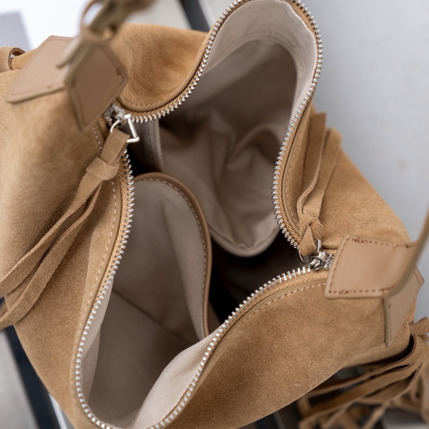 Niche designer bags 2025 summer new womens bag tassel bag crossbody bag textured tassel tote bag 240910