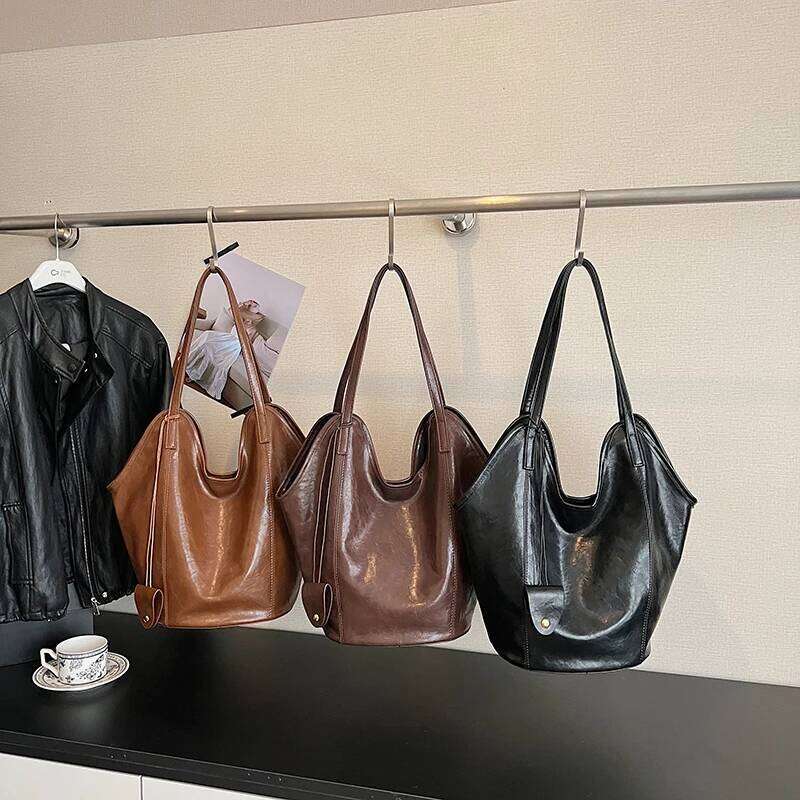 LEFTSIDE Women Big PU Leather Solid Color Shoulder 2025 Winter Retro Tote Bag Luxury Designer Trend Female Simple Handbags Y260205