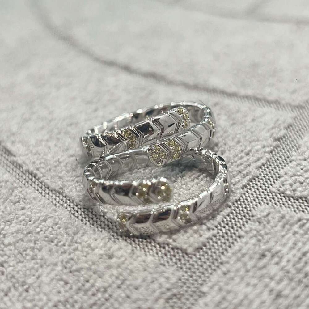 Thai Specialty Craft Russe Ekk Royal Gold for Women Simple Smooth Surface Crushed Diamond Snake Pattern Design Open Ring