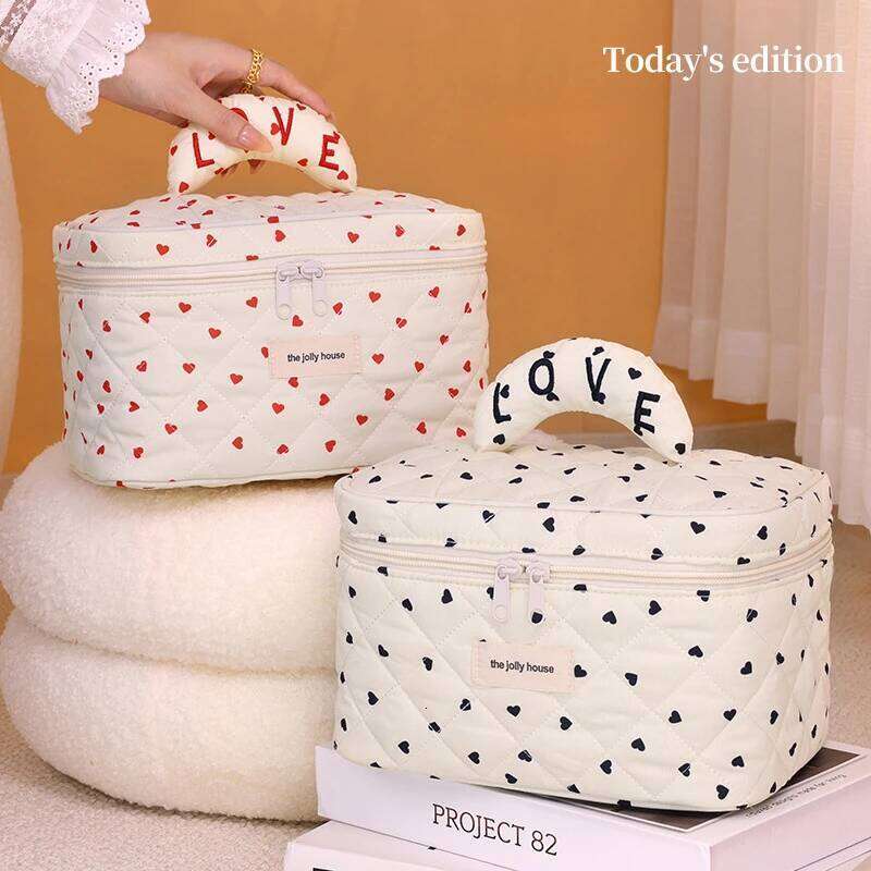 New Fashion Love Ladies Makeup Handbag Large Capacity Travel Toiletry Cosmetics Organizer Storage Bag Y260206