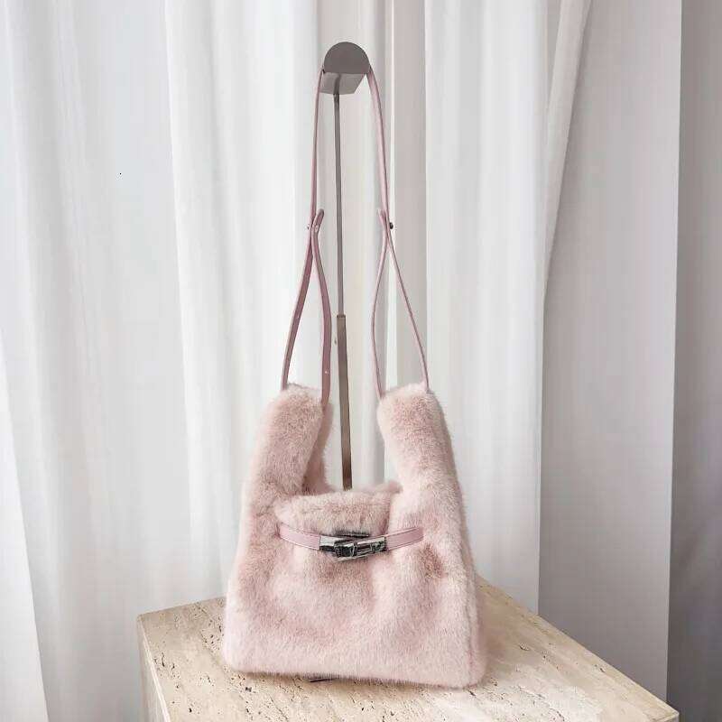 Faux Fur Bucket Crossbody Women Fashion Handbag Korean Style Winter New Plush Shoulder Guangzhou High Quality Bag XJ260129
