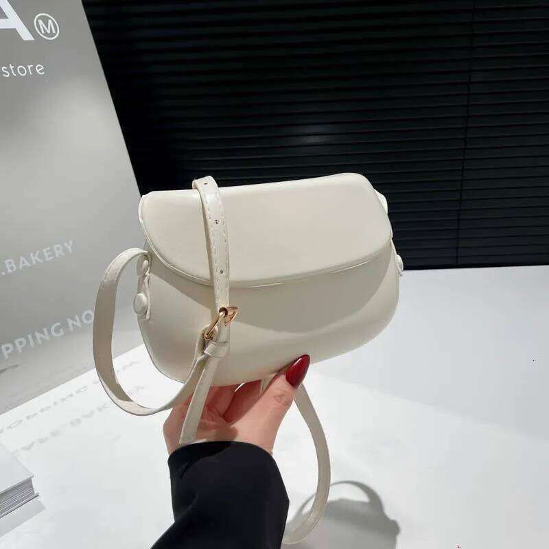 Women Mini High Quality PU Leather Shiny Shoulder Fashion Hard Flip Buckle Mobile Phone Bag Outing Coin Purse 2026 Y260205