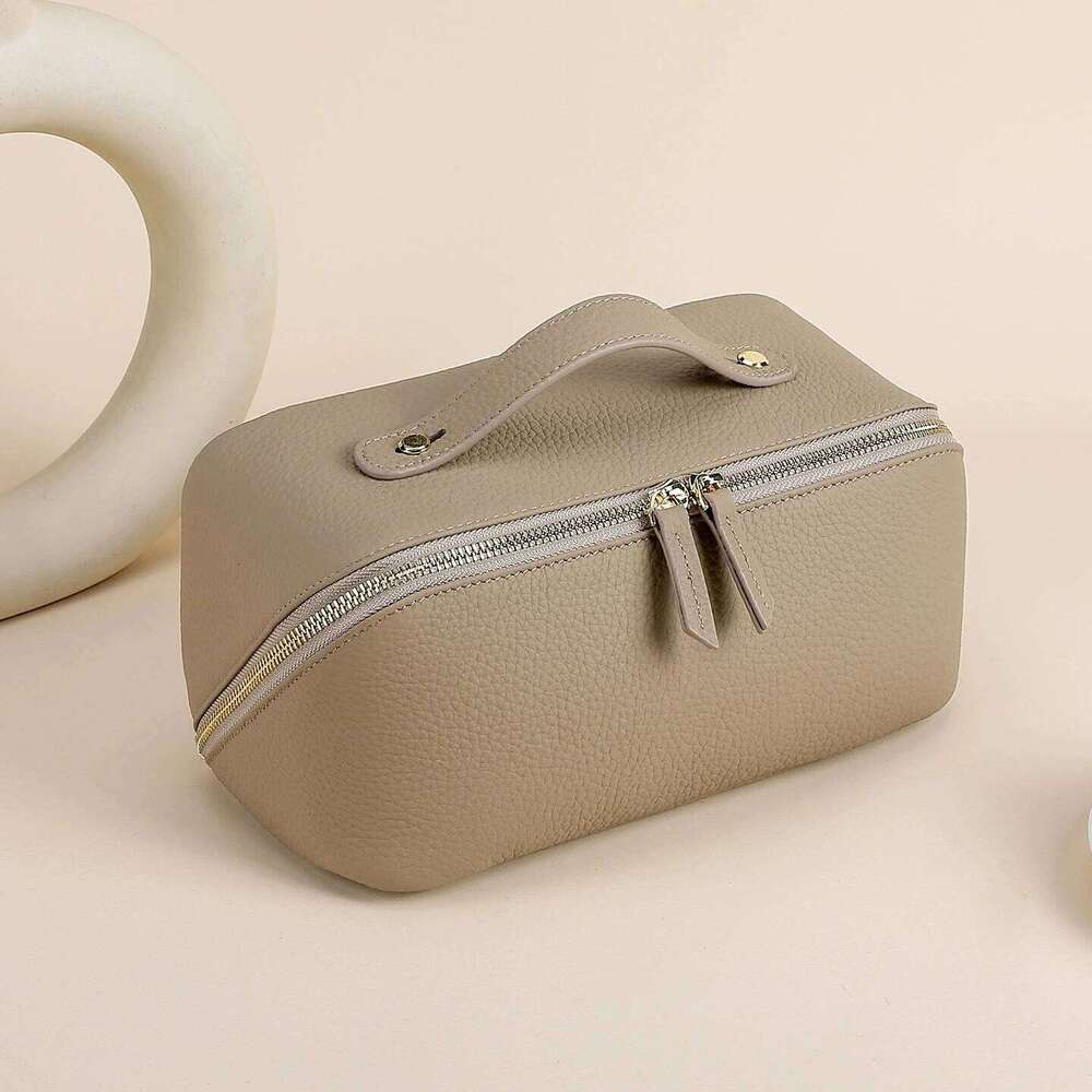 Large Capacity Genuine Cosmetic for Woman or Girl Real Cow Leather Make Up Bag Y260206