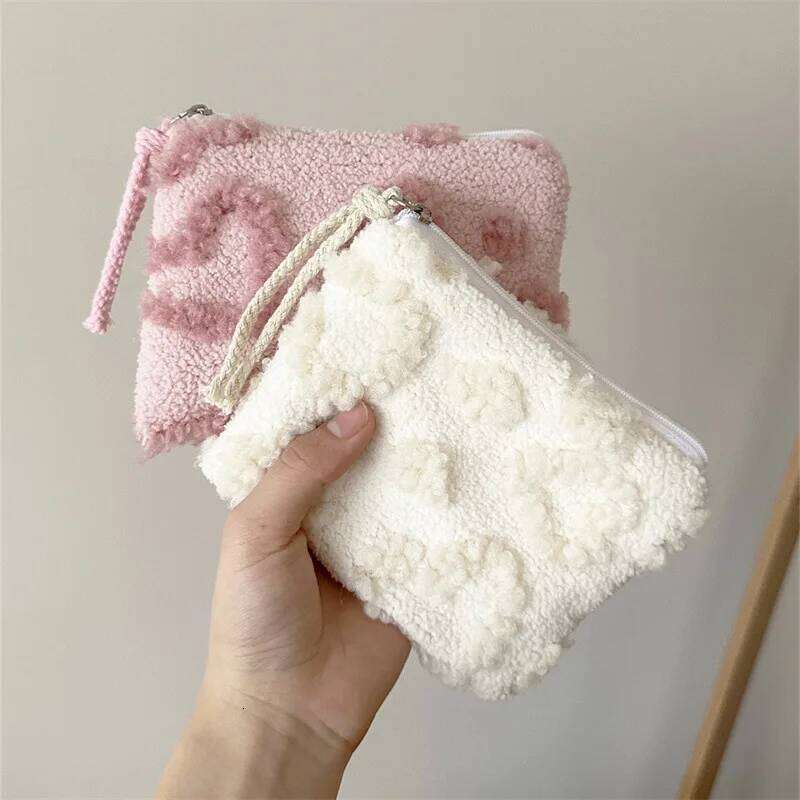 New Love Heart Makeup Women Small Cute Cosmetic Lipstick Pouch Student Organizer Travel Toiletry Sanitary Napkins Bag Y260206