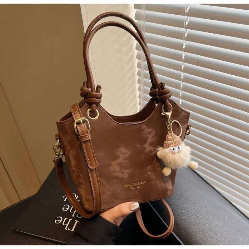2026 New Sweet Style Zipper PU Women's Shoulder Crossbody Solid Color Popular Commuting Fashion Small Square Bag Y260205
