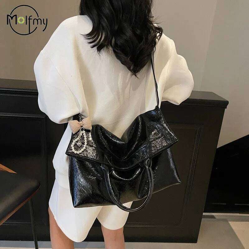 Fashion Crossbody for Women Shoulder Oil Wax Leather Adjustable Strap Trendy Handbag Purse Work Travel Messenger Bag Y260205