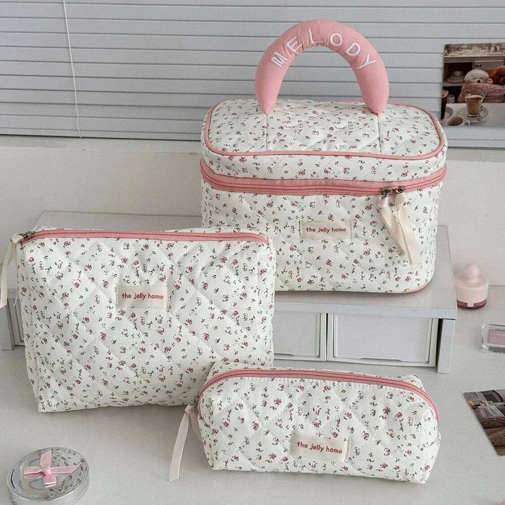 Wholesale Blue Cute Strawberry Women Cosmetic Storage Large Capacity Toiletry Makeup Pouch Handbag Ladies Quilting Bag Y260206