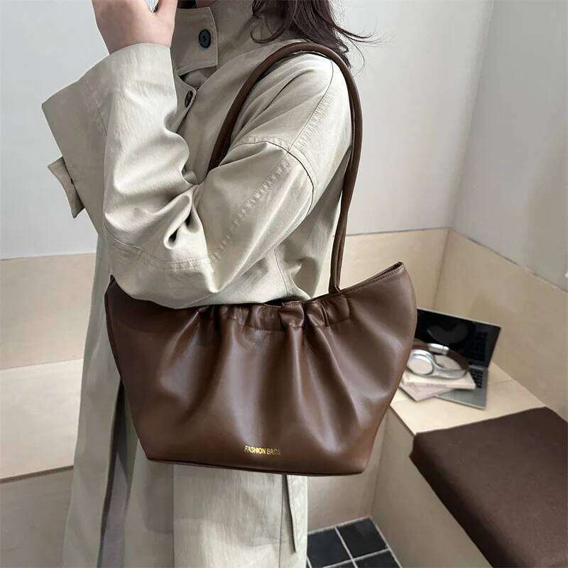 New Trendy Simple Texture Shoulder Wrinkled Handle Bucket Women Large Capacity Commuter Bag Autumn Winter Korean Style Y260205