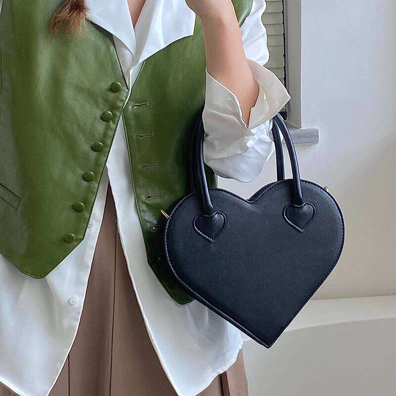 Fashion Design Women's Shoulder Bag Vintage Cool Girls Love Heart Handbags Retro Female Black Small Tote Purse Messenger Bags Y260205