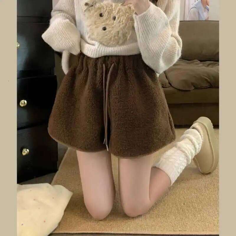 Stylish Lamb Fur Shorts Trendy Furry Fashionable Urban Women's Casual Pants Thin Material Comfortable Commute Style XJ260206