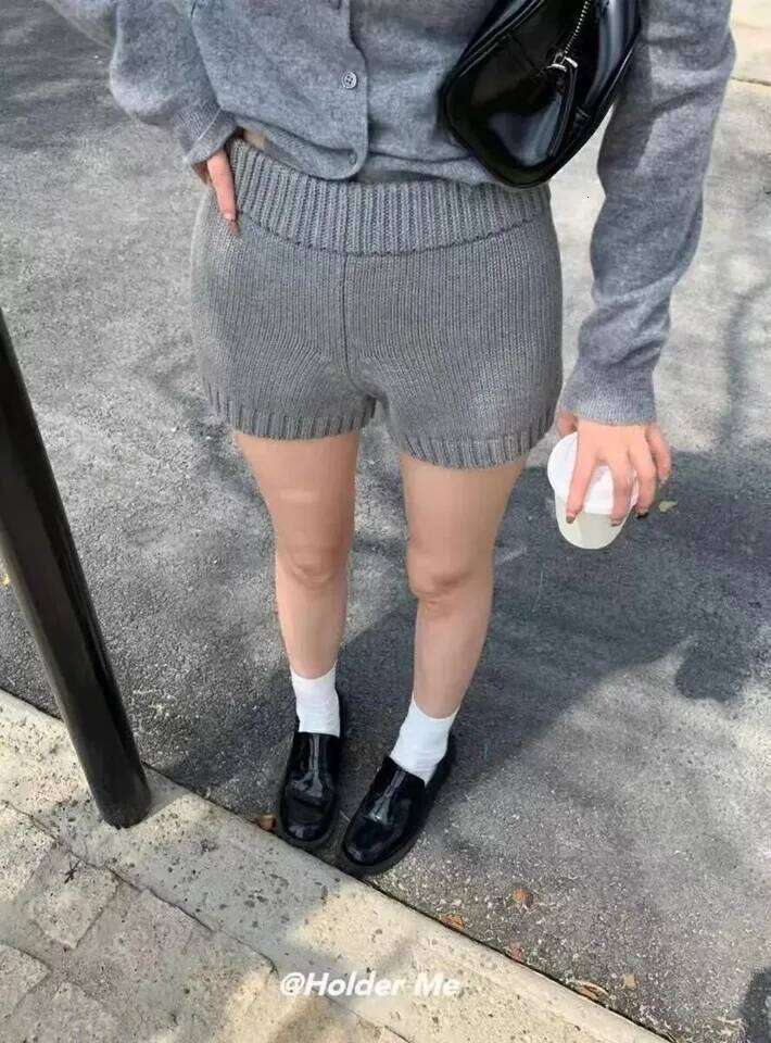 2026 Autumn and Winter New Design Knitted Versatile Knitting for Women Loose Wide-leg Casual Mini Shorts Female H260206