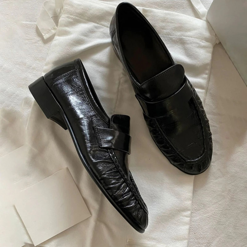 Retro Flats Loafers Women Soft Leather Brown Pleated Comfort Office Shoes Female Shallow British Style Casual Shoes Women 260124