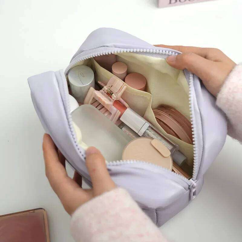 Portable High Capacity Makeup Elegant Down Storage Pouch Handheld Cosmetic Bag Durable Organizer for Travel Y260206