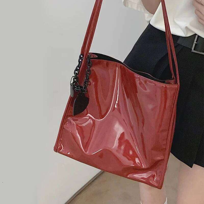 Soft Patent Leather Women's Shoulder Large Capacity Ladies Tote Bags Fashion Casual Female Portable Handbags Underarm Bag Y260205