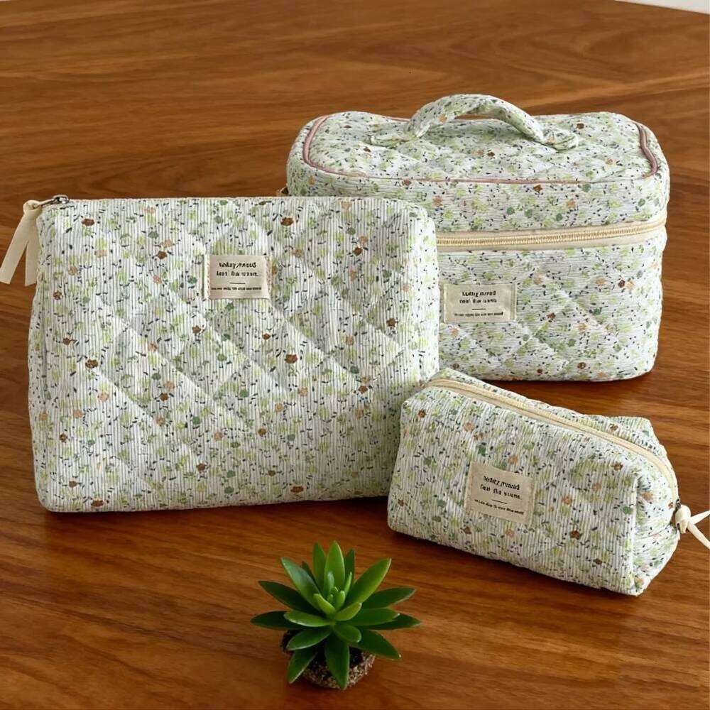 Organizers Cosmetics Travel Makeup Clutch Bag Gifts for Women Cosmetic Pouch Large Y260206