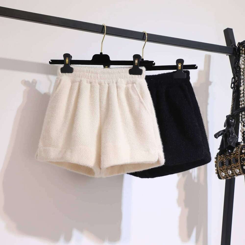 Fashionable High-Waist Short Pants Women's Summer New Arrival Mink Velvet Autumn Winter Season Stylish Mid Waist Shorts XJ260206