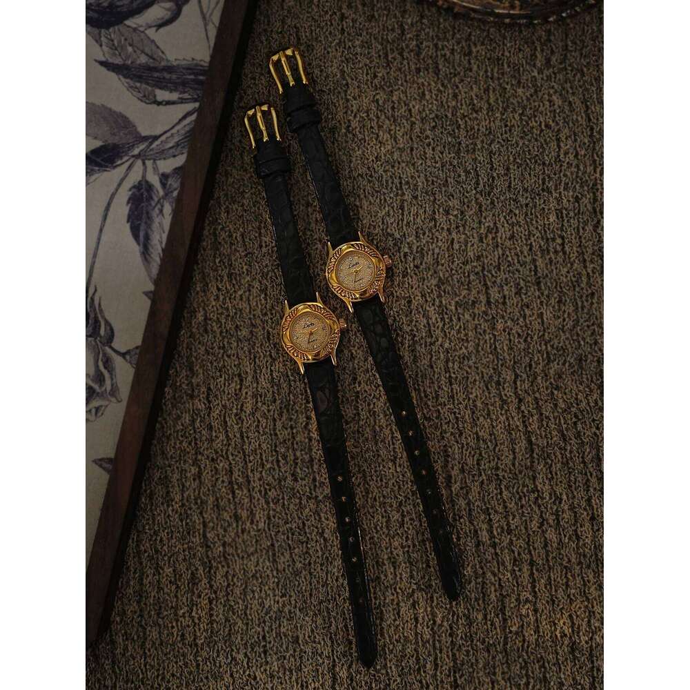 1 New French Retro Engraved Pattern Gold Small Dial Women's Watch, Elegant Fashionable, Exquisite and Compact Waterproof Watch for Young Ladies Z