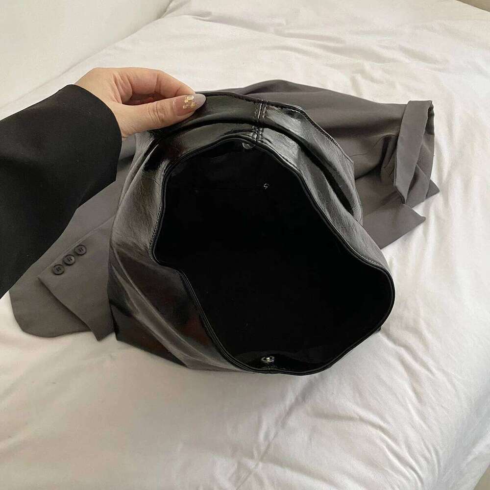 LEFTSIDE High-capacity Shoulder Bags for Women 2025 PU Leather Females Underarm Lady Simple Hobo Bag Handbags and Purses Y260205