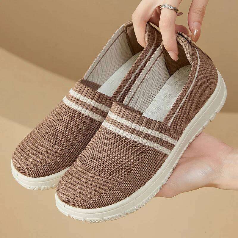 Spring New Women's Casual Sports Lightweight Comfortable Breathable Versatile Flat Discounted Shoes Free Shipping