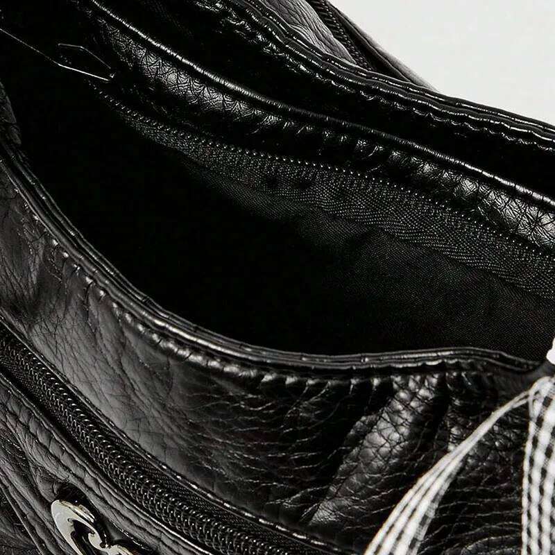 Fashionable handbag with bow pendant, niche design, large capacity women's armpit bag, suitable for commuting to work, shopping, Y260205