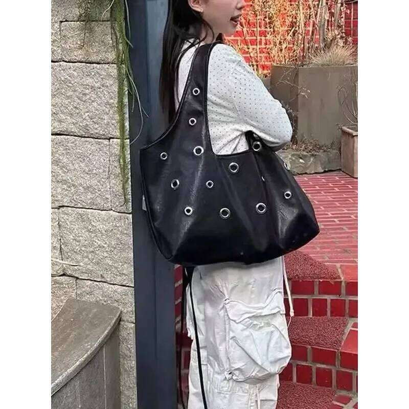 Large Capaci Casual Travel Women's oulder Rivet Design Double Strap Underarm Faionable Handbag Tote Bag Y260205