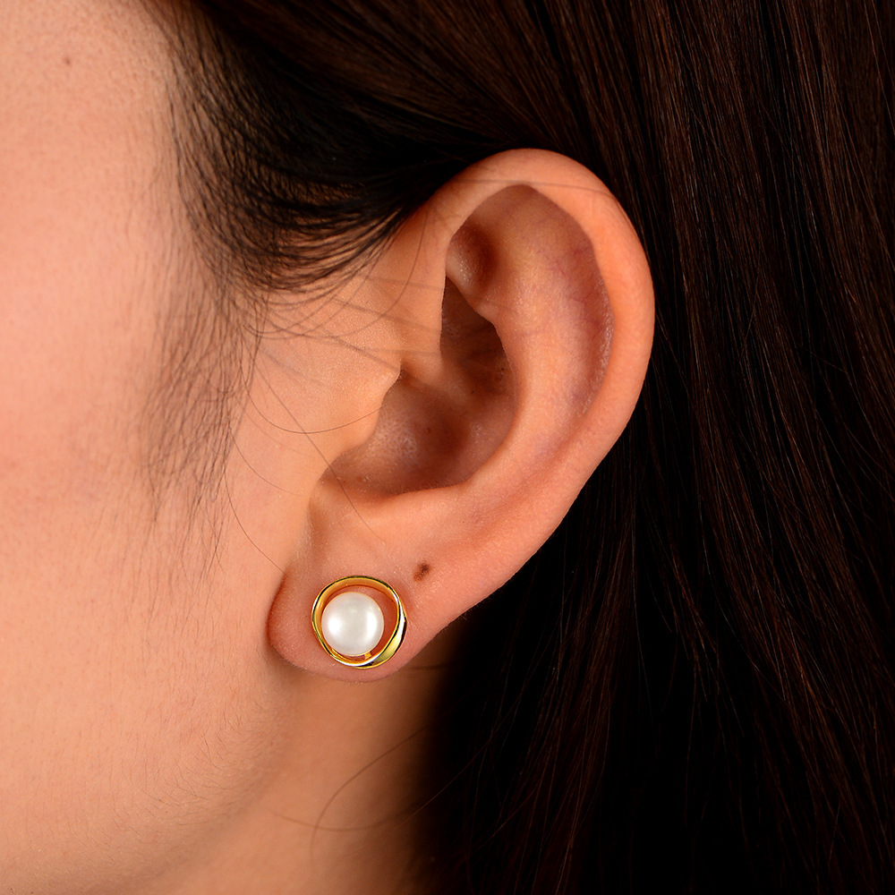 French-style round natural pearl sterling silver stud simple elegant, versatile earrings, fashion, high-end earrings for women