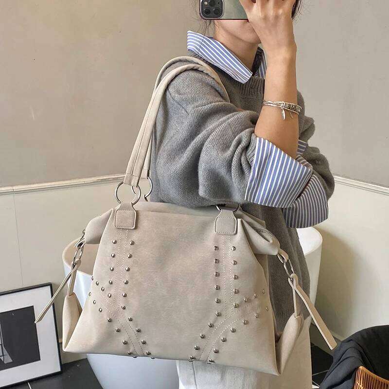 Vintage Simple Portable Underarm Women's New Fashionable Cool Rivet Tote Autumn Fashion Commuter Shoulder Bag Y260205