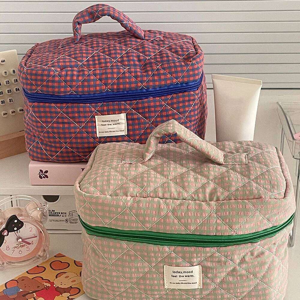 Ins Grid Women Tote Cosmetic Storage Portable Large Capacity Ladies Travel Organizer Makeup Pouch Quilting Zipper Bag Y260206