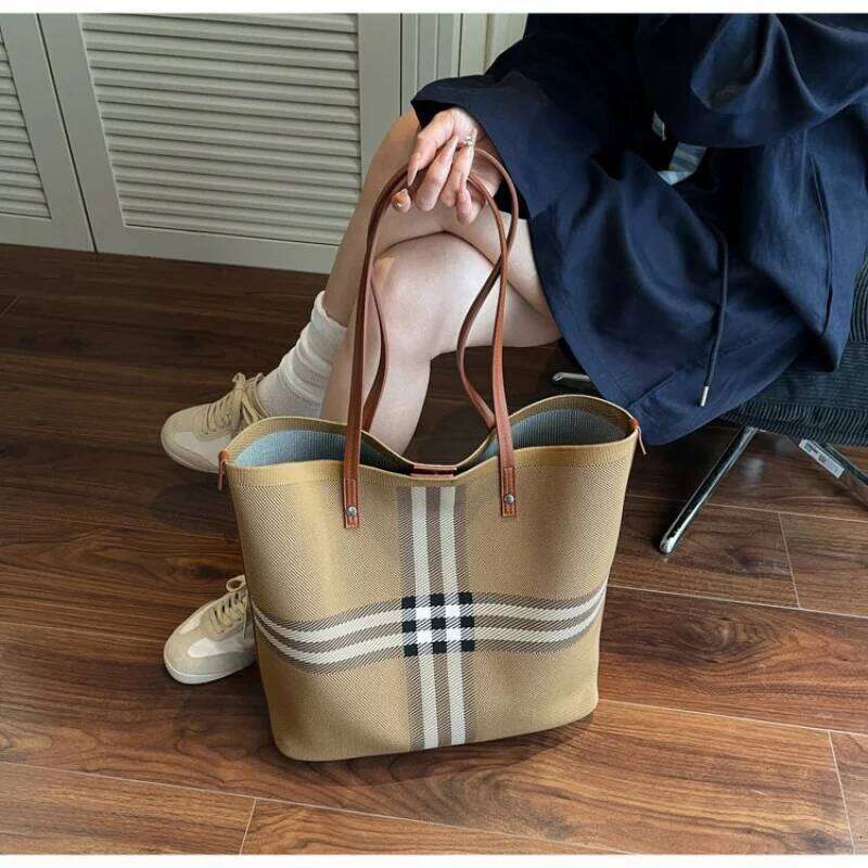 High-End Ladies Hand Bags Crafted From Arrow-Patterned Leather Boasting Trendy Commuter Design And Famous Long-Lasting Style Y260205