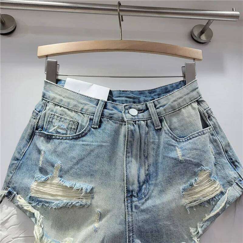 2026 Summer New Women's Pink Hole Denim High Waist Slimming Spicy Girl A-line Ragged Edge Shorts C260206