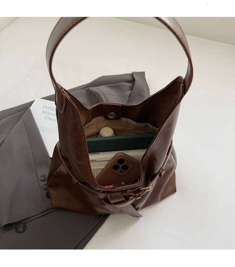 New Autumn and Winter Versatile Simple Shoulder Popular Tote Large Capacity Retro Bag Women Y260205
