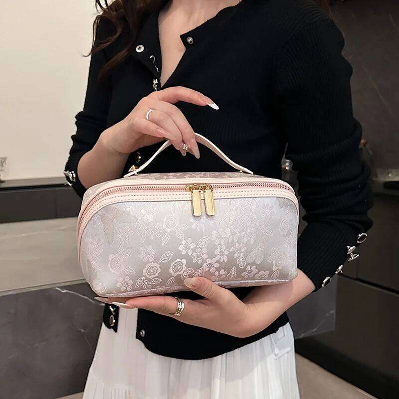 2025 New Portable Makeup Bag for Women, Large Capacity Independent Partition Bag, Handheld Toilet and Cosmetics Storage Y260206
