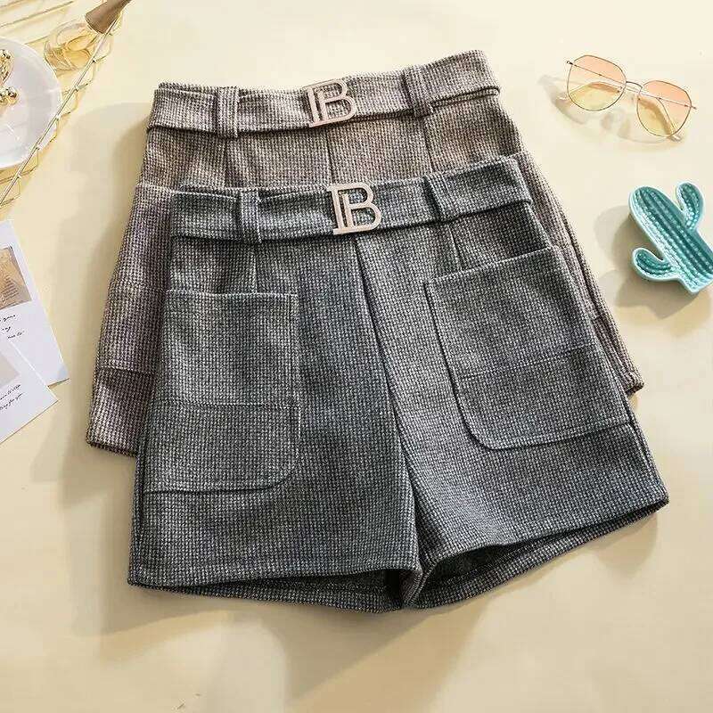 Simplicity Fashion Autumn New Woolen Women Plaid Zipper Pockets Korean Elegant Casual High Waist Loose A-line Wide Leg Shorts XJ260206
