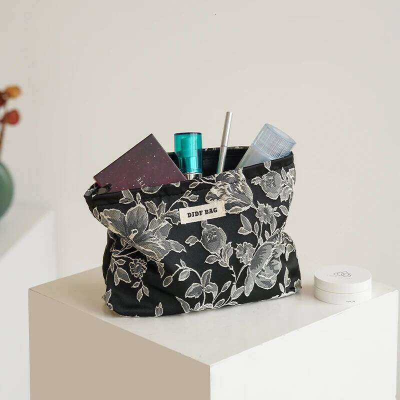 Vintage Black Flower Women's Large Capacity Cosmetic Lipstick Storage Travel Amenity Convenient Handy Bag Y260206