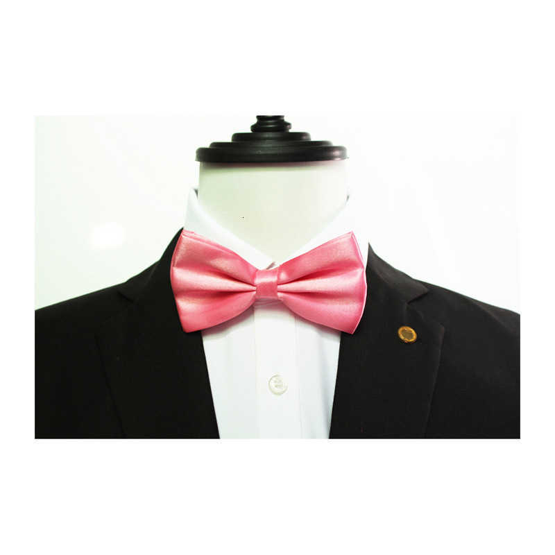 For the groom's wedding, the new groom's best man wears a black suit with a bow tie. It's a large-sized, super-large-sized, elongated v
