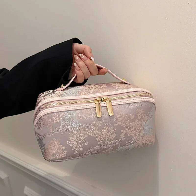 Chinese Style Portable CosmeticBag Women'S Outdoor Travel Skincare Gifts Butterfly Embroidery Makeup Bag Storage Organizer Y260206
