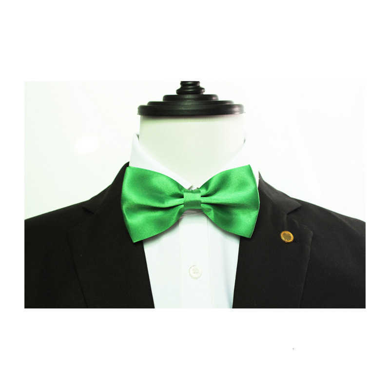 For the groom's wedding, the new groom's best man wears a black suit with a bow tie. It's a large-sized, super-large-sized, elongated v